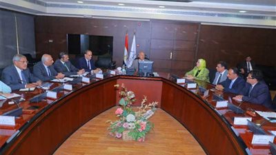 وزير النقل يستقبل ممثلي شركة مرسيدس لصناعة الأتوبيسات