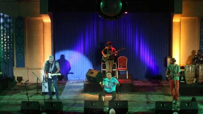 وسط البلد تغني لشمس