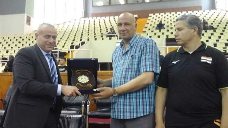 الطائرة يحدد يوم