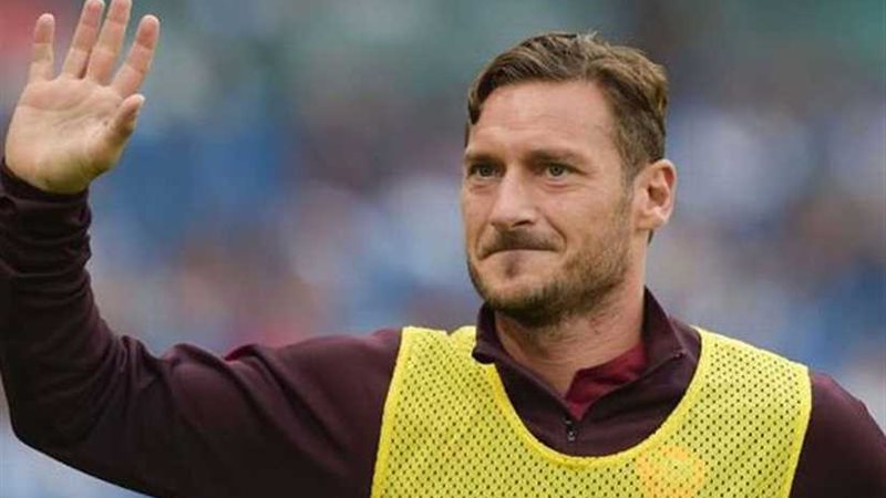 فرانشيسكو توتي يعلن