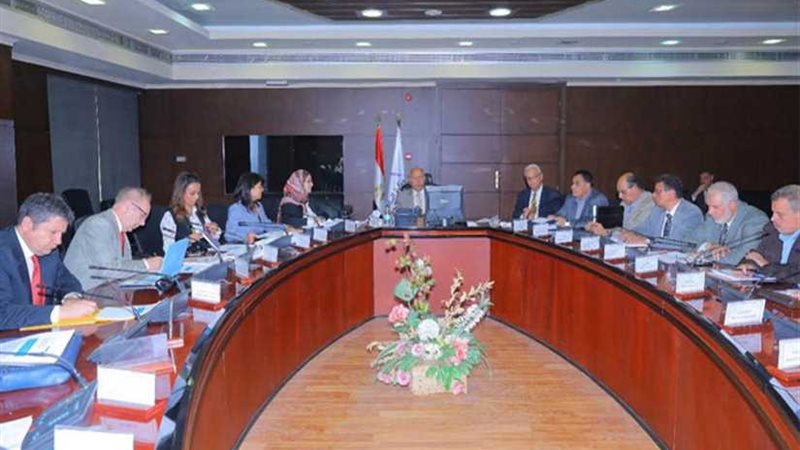 الوزير يتابع مع وفد