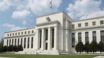 الفيدرالي الأمريكي يبقي على أسعار الفائدة دون تغيير عند 2.25% و2.50%
