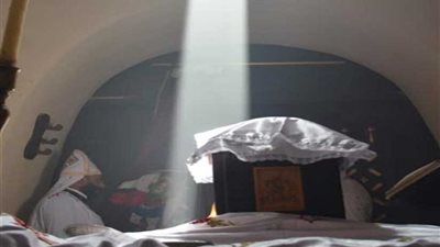 محافظ الدقهلية يشهد تعامد الشمس على كنيسة مارجرجس بميت غمر