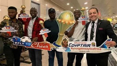 بالصور.. الجماهير الإفريقية سعيدة بوصولها للمطارات المصرية