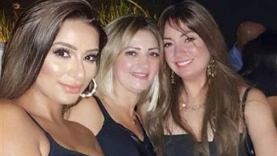 صور احتفال نرمين الفقي بعيد ميلادها الـ47.. متى تبدأ علامات الكبر؟