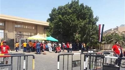 أمم إفريقيا.. سماء القاهرة تمطر بالجماهير رغم حرارة الشمس.. (صور)