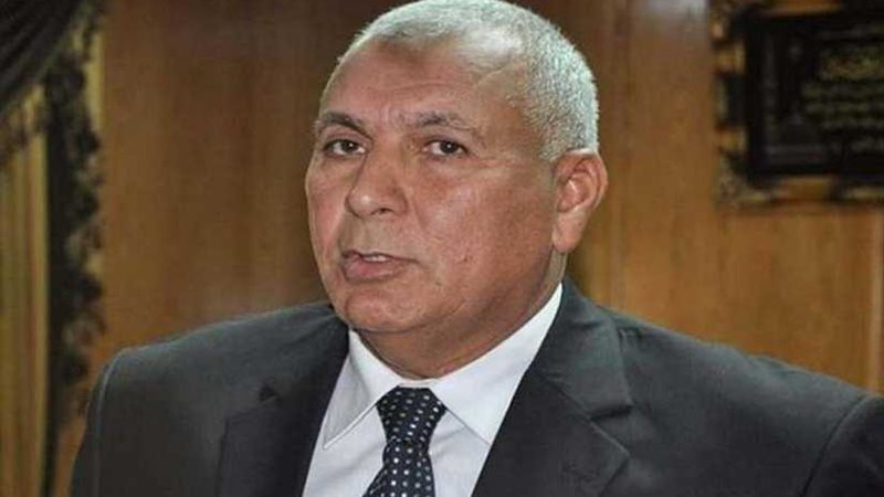 شاشات عملاقة لبث