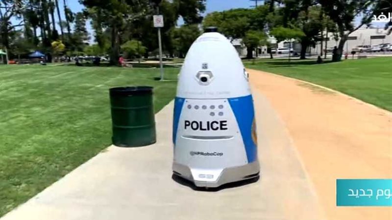 شاهد.. ضابط روبوت