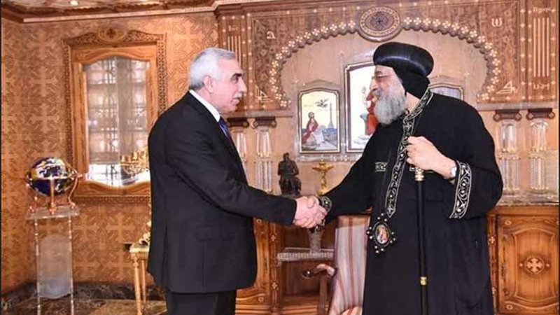 البابا يستقبل سفير