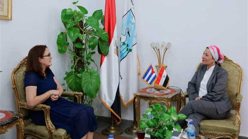 وزيرة البيئة تبحث
