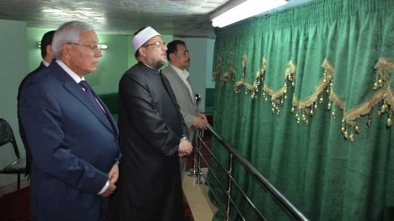 وزير الأوقاف يزور