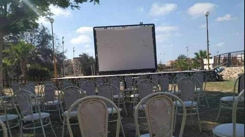 الشاشات العملاقة