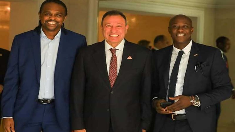 الخطيب في مقدمة سفراء