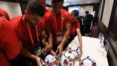 بعثة المنتخب المغربي تتفقد ملعب السلام استعدادا لخوض منافسات الأمم الإفريقية