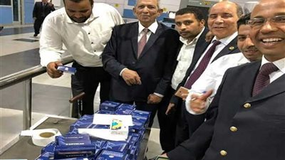 جمارك مطار القاهرة تحبط محاولة تهريب كمية من مستحضرات التجميل