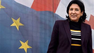 رئيسة جورجيا تدعو لوقف أعمال التصعيد وتتهم روسيا بالوقوف وراء الاضطرابات