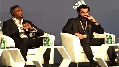 صامويل إيتو ينصح محمد صلاح بالانتقال لصفوف برشلونة الإسباني