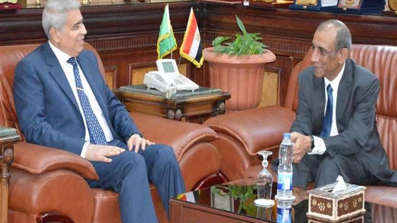 السفير الهندي يشيد