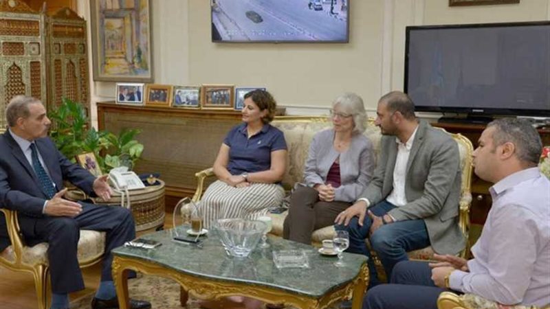 محافظ أسيوط يلتقي