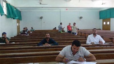 5 آلاف دارس يؤدون امتحانات التعليم الإلكتروني المدمج والمفتوح بجامعة المنيا