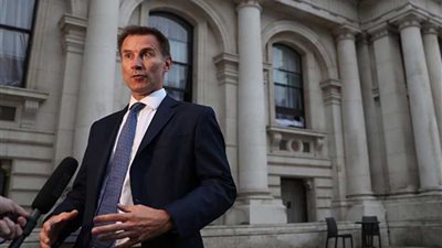 بريطانيا تدين مهاجمة مطار