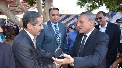 محافظ الإسماعيلية ورئيس جامعة قناة السويس يشهدان انطلاق مسيرة قافلة الإصحاح البيئي بقرية الفردان