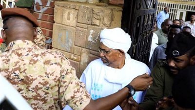 تفاصيل تكشف للمرة الأولى عن لحظة اعتقال البشير