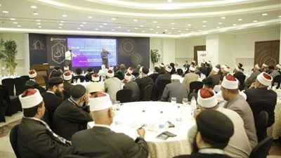 «بيت العائلة» يحذر من خطورة الإدمان الرقمي على الترابط الأسري