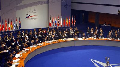 الناتو يطالب روسيا باحترام معاهدة القوى النووية متوسطة المدى