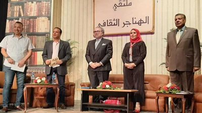 مثقفون يكشفون 