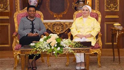 سيدة بوروندي الأولى تشيد بجهود قومي المرأة للنهوض بأوضاع المرأه المصرية