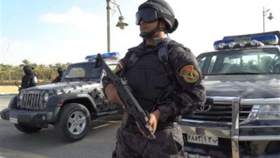 رغم الحر القائظ.. تواجد أمني مكثف استعدادا لمباراة الفراعنة