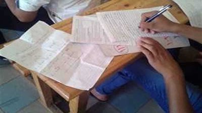 ضبط طالبة بالثانوية حاولت الغش عبر سماعة أذن بالدقهلية