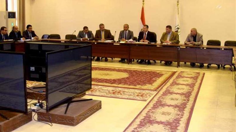 تسليم عقود 11 مشروعا