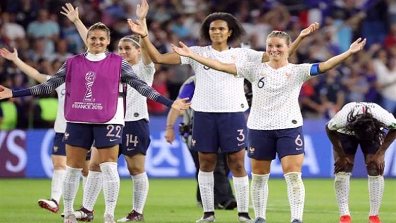 أمريكا تبلغ ربع نهائي