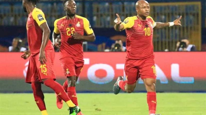 الشقيقان أيو يتقدمان