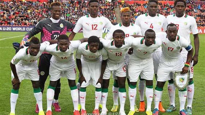 السنغال بالزي الأبيض