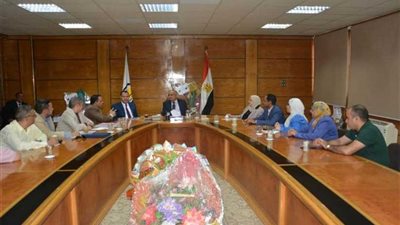 رئيس جامعة أسيوط يلتقي وفد وزارة التعليم العالي للقياس والتقويم في ثاني زياراتهم للجامعة