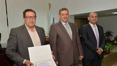 محافظ أسيوط يشارك في فعاليات 