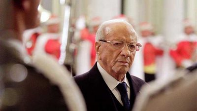 السبسي يتعرض لأزمة صحية حادة ونقله إلى المستشفى العسكري