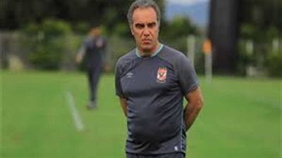 المدير الفني للأهلي ومدير الكرة يناقشان ترتيبات معسكر إسبانيا استعدادا للموسم الجديد