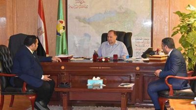 محافظ الفيوم يبحث آليات إطلاق المرحلة الثانية للمبادرة الرئاسية 