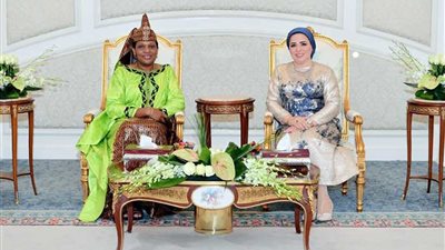قرينة الرئيس السيسي: سعدت كثيرًا باستقبال ومصاحبة سيدة بوروندي الأولى خلال زيارتها لمصر