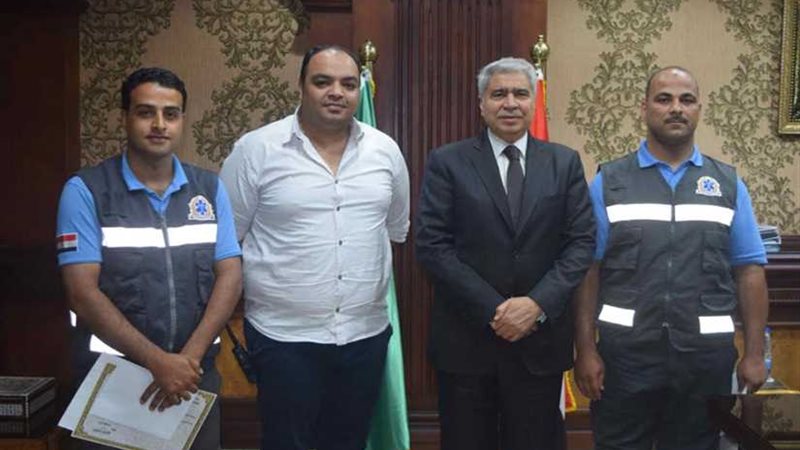 محافظ المنيا يكرم