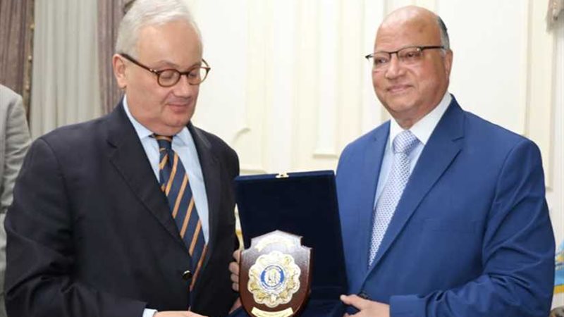 الخبرة الإيطالية