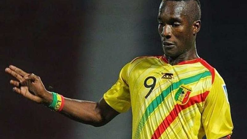 مهاجم منتخب مالي