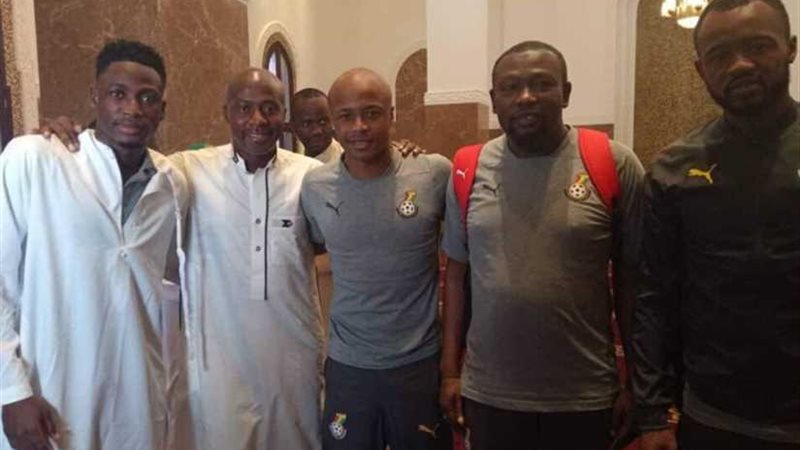 نجوم غانا يؤدون صلاة