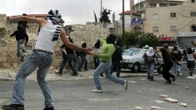 الصهاينة يعتقلون 19 فلسطينيا ويصيبون 50 في مواجهات بالقدس