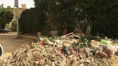 أهالي منطقة المعراج السفلي يطالبون رئيس حي البساتين بتنفيذ تعهداته