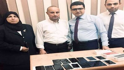جمارك مطار القاهرة تحبط محاولة تهريب هواتف محمولة